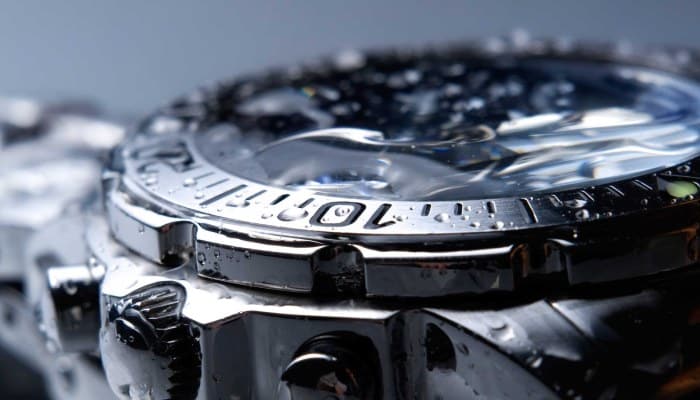 دلیل بخار کردن ساعت مچی